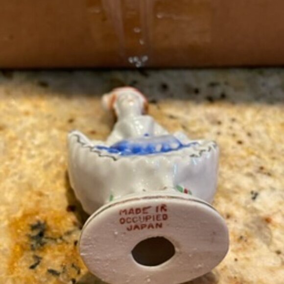 Vintage Miniature Victorian Ladies Figurines, Made in Occupied Japan, - Picture 4 of 7